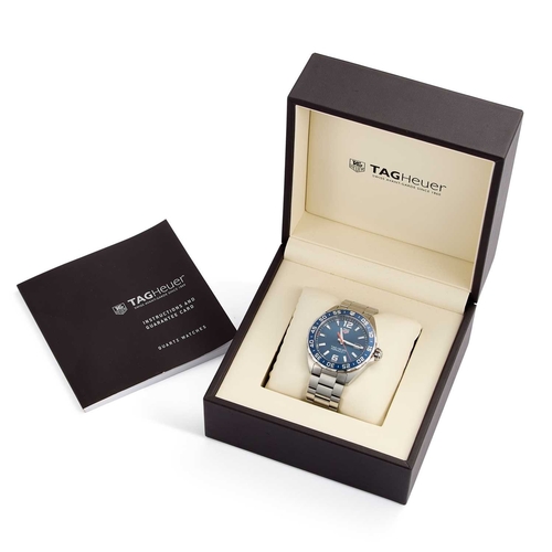 678 - A GENTS STEEL TAG HEUER FORMULA ONE BRACELET WATCH the circular blue dial signed TAG Heuer Formula 1... 