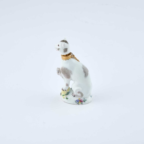 819 - A CHELSEA SCENT BOTTLE, CIRCA 1755 naturalistically modelled as a cat, its head forming the stopper,... 