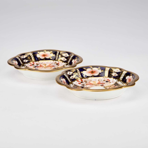 822 - A PAIR OF ROYAL CROWN DERBY IMARI DISHES of lobed circular outline, decorated in the characteristic ... 