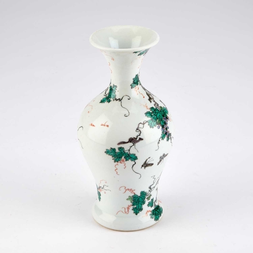 886 - A CHINESE FAMILLE VERTE VASE of baluster form, painted with squirrels amidst fruiting vine. 22cm hig... 