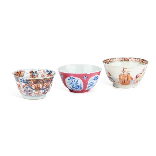 915 - AN 18TH CENTURY CHINESE IMARI TEA BOWL together with a Chinese Famille Rose ground tea bowl and an 1... 