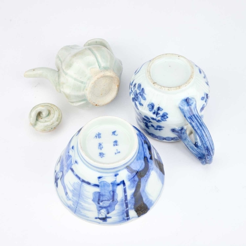 927 - THREE PIECES OF CHINESE CERAMICS including a blue and white porcelain bowl, a blue and white cup, et... 