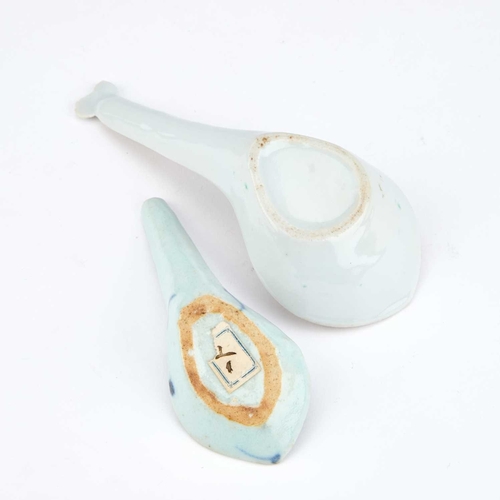 942 - A CHINESE PORCELAIN SPOON FOR THE ISLAMIC MARKET together with a Chinese blue and white spoon. (2) F... 