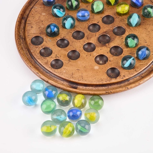 292 - A VICTORIAN WALNUT SOLITAIRE BOARD with a group of marbles. Board 20vm diameter