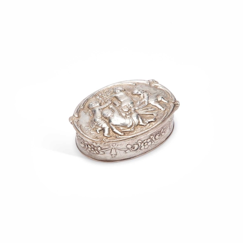 40 - A HANAU SILVER BOX oval, the hinged lid chased with putti, marked to base. 6.5cm long, 1.7 troy ounc... 