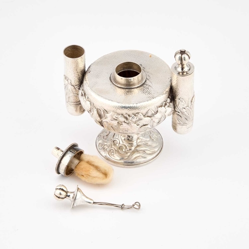 159 - AN EARLY 20TH CENTURY JAPANESE SILVER TABLE LIGHTER retailed by Kuhn & Komor, c.1920, of rounded... 