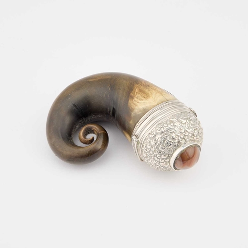 205 - A 19TH CENTURY SCOTTISH SILVER-MOUNTED AND AGATE-SET HORN SNUFF MULL unmarked, with a reeded border,... 