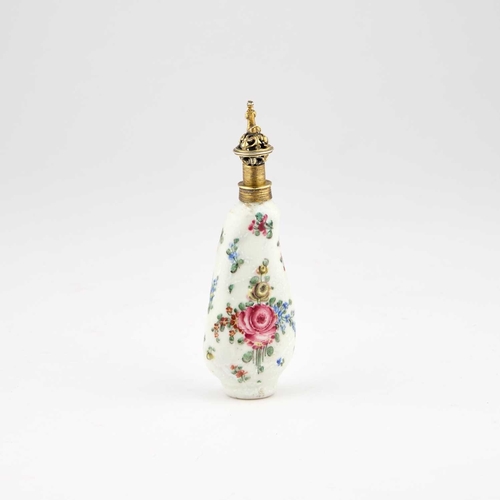 25 - AN 18TH CENTURY PORCELAIN SCENT FLASK painted with summer flowers, the screw stopper surmounted by t... 