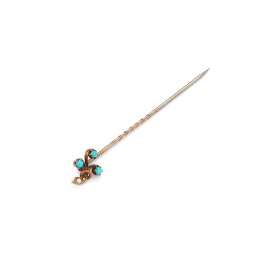 541 - A LATE 19TH CENTURY TURQUOISE AND SEED PEARL CLOVER STICKPIN of abstract design, stamped '15CT'. Hea... 