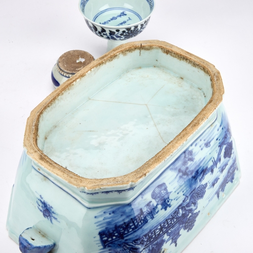 118 - AN 18TH CENTURY CHINESE BLUE AND WHITE TUREEN AND COVER together with a Chinese blue and white stem ... 