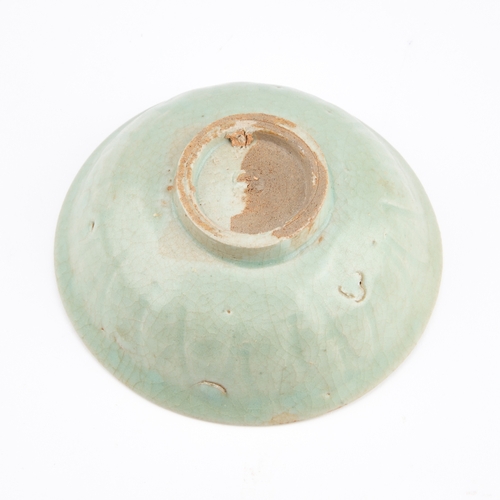 153 - A CHINESE CELADON BOWL with lightly fluted decoration, within a wooden case. 13.5cm diameter