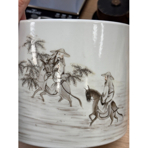 156 - A CHINESE GRISAILLE DECORATED BRUSH POT, BITONG painted with mounted figures and a single figure in ... 