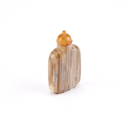 202 - A CHINESE AGATE SNUFF BOTTLE the compressed shouldered body with an oval foot. 8.4cm high