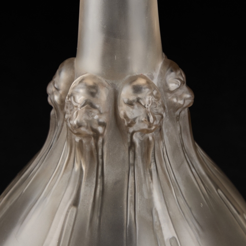 27 - RENÉ LALIQUE (FRENCH, 1860-1945), 'SIX TÉTES', AN EARLY FROSTED GLASS DECANTER AND STOPPER DESIGNED ... 