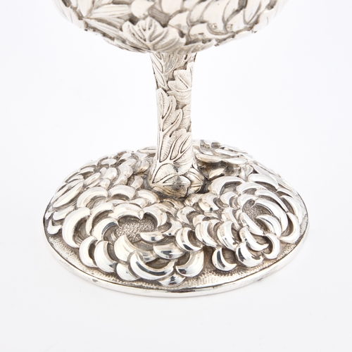 286 - AN EARLY 20TH CENTURY JAPANESE SILVER GOBLET retailed by Kuhn & Komor, Yokohama, of tapering rou... 