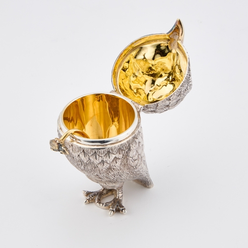 338 - AN ELIZABETH II SILVER NOVELTY MUSTARD POT by Comyns of London Ltd, London 2004, cast as an owl, the... 