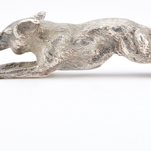 345 - AN ELIZABETH II CAST SILVER MODEL OF A FOX by S M D, London 1968, modelled running. 9cm long, 3.3 tr... 