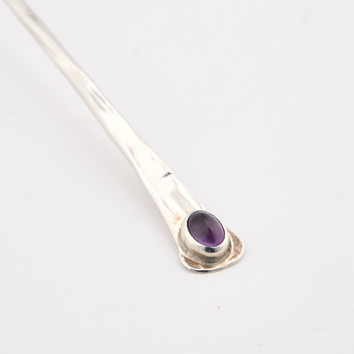 360 - A MODERNIST SILVER COCKTAIL STIRRER by Valley Silver, Sheffield 1993, with an amethyst-set terminal.... 