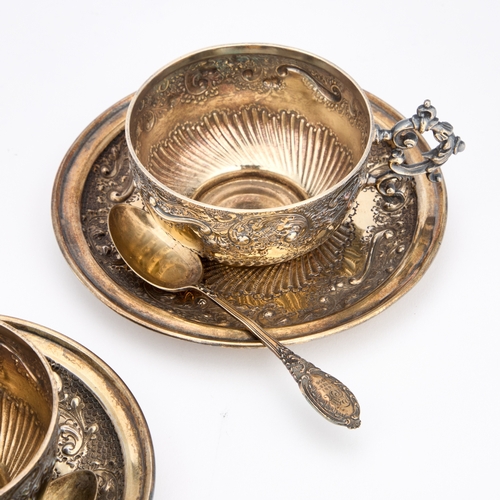 399 - A PAIR OF EDWARDIAN SIVER-GILT TRIOS by Mappin & Webb Ltd, Sheffield 1905, each comprising a cup... 