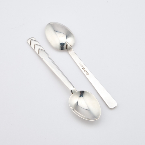 415 - A SET OF SIX GEORGE VI SILVER SPOONS by Robert Edgar Stone, London 1951, cased. 10.7cm long, 2.5 tro... 