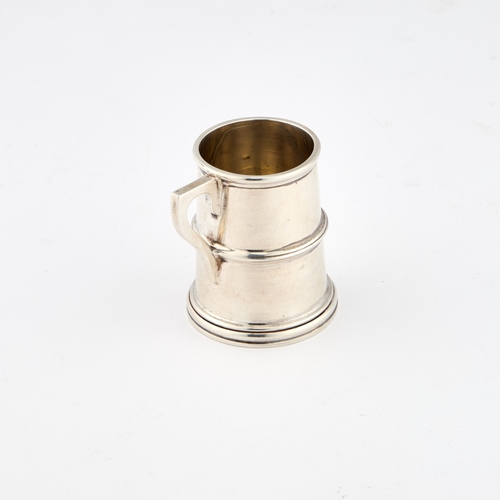 416 - AN EDWARDIAN MINIATURE SILVER MUG by George Betjemann & Sons, London 1903, of straight-sided tap... 