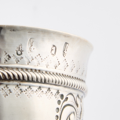 526 - A QUEEN ANNE BRITANNIA STANDARD SILVER PORRINGER by William Charnelhouse, London 1705, of circular, ... 