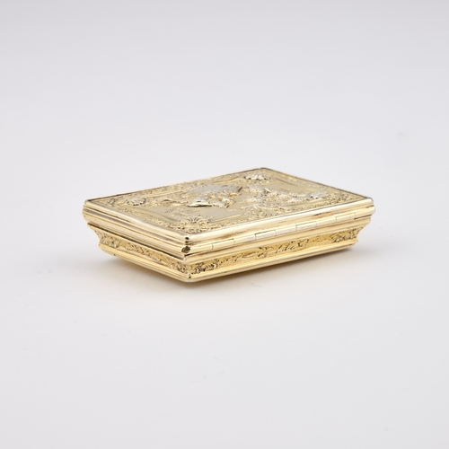 537 - AN 18TH CENTURY SILVER-GILT SNUFF BOX unmarked, rectangular with canted waisted sides, the hinged co... 