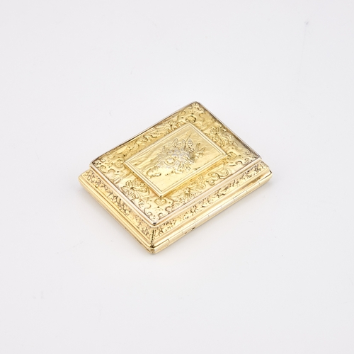 537 - AN 18TH CENTURY SILVER-GILT SNUFF BOX unmarked, rectangular with canted waisted sides, the hinged co... 