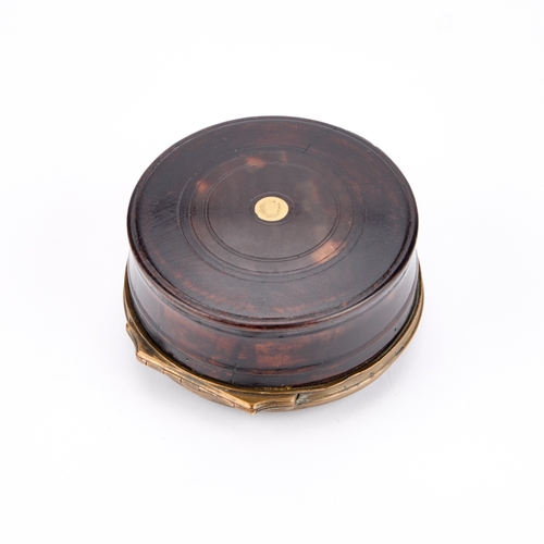 540 - AN 18TH CENTURY TREEN AND TORTOISESHELL SNUFF BOX circular with hinged cover. 9cm diameter