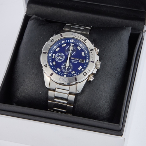 559 - A GENTS STEEL SEIKO CHRONOGRAPH BRACELET WATCH the circular blue dial signed Seiko Chronograph 100m ... 