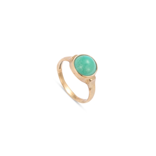 621 - A 9 CARAT GOLD SOLITAIRE TURQUOISE RING a round cabochon turquoise in a rub over setting, hallmarked... 