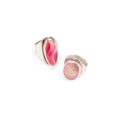 641 - DAVID SCOTT WALKER: TWO SILVER RINGS one set with an oval pink agate, the other with coloured glass,... 