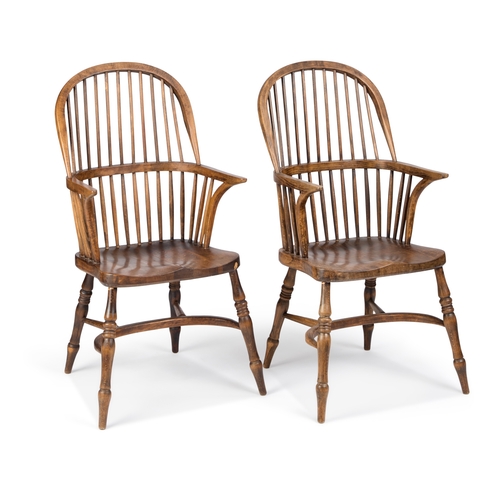 958 - A PAIR OF OAK AND ELM WINDSOR CHAIRS 20TH CENTURY each with a spindle back, raised on splayed balust... 