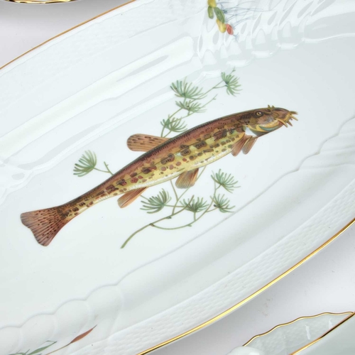 105 - A RICHARD GINORI PORCELAIN FISH SERVICE comprising a large oval platter, a double-lipped two-handled... 