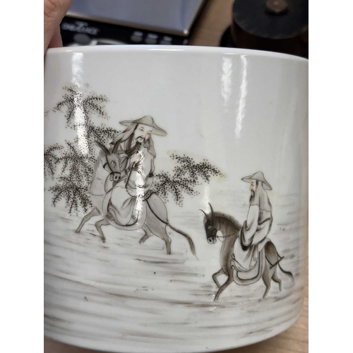 134 - A CHINESE GRISAILLE DECORATED BRUSH POT, BITONG painted with mounted figures and a single figure in ... 