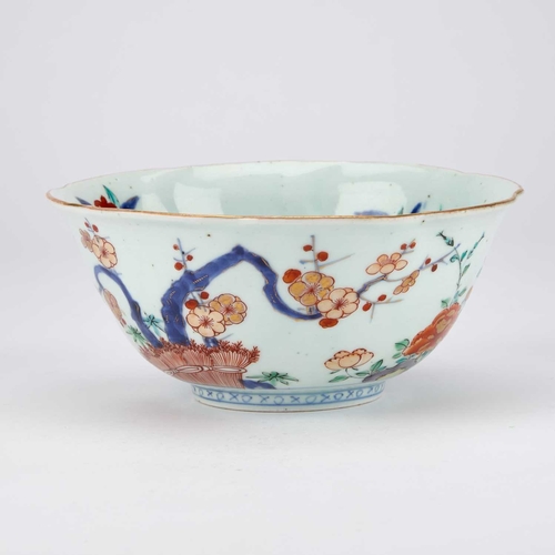 143 - A KAKIEMON PORCELAIN BOWL ARITA WARE, CIRCA 1700 of lobed circular form, the interior decorated in u... 