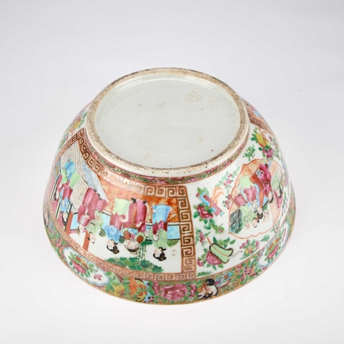 146 - A CHINESE FAMILLE ROSE PORCELAIN BOWL CANTON, 19TH CENTURY of circular form with gently rounded side... 