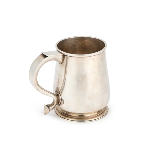 418 - A GEORGE III STYLE SILVER MUG indistinct overstruck maker's mark, London 1924, the heavy mug of plai... 