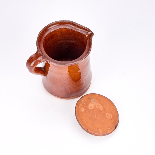 113 - A 19TH CENTURY SLIPWARE JUG AND COVER ATTRIBUTED TO ISAAC BUTTON 17cm high