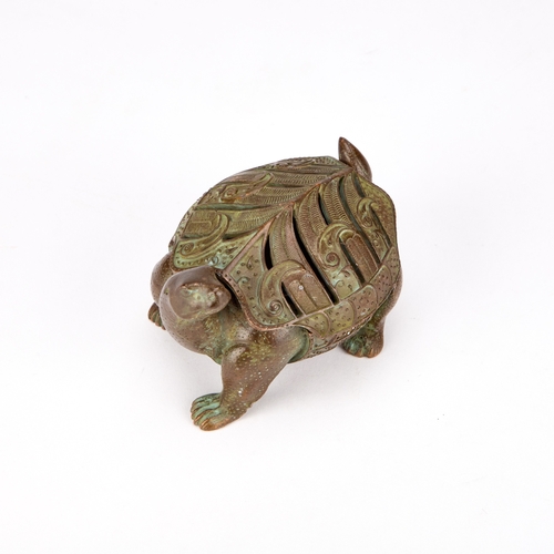 146 - A CHINESE BRONZE ZOOMORPHIC CENSER 9cm long