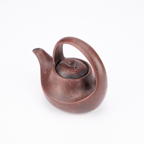 205 - A CHINESE YIXING TEAPOT 14cm long