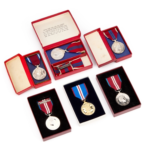 21 - A GROUP OF ROYAL COMMEMORATIVE MEDALS including a ladies Elizabeth II 1953 Coronation Medal, cased; ... 