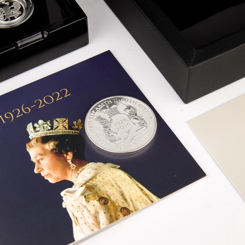 9 - A ROYAL MINT QUEEN ELIZABETH II 2022 5OZ PROOF COIN limited edition no. 1117 / 3000, with case, oute... 