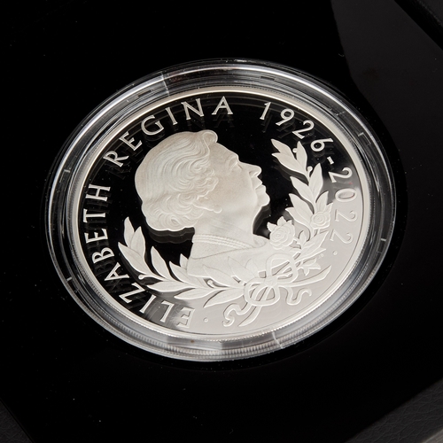 9 - A ROYAL MINT QUEEN ELIZABETH II 2022 5OZ PROOF COIN limited edition no. 1117 / 3000, with case, oute... 