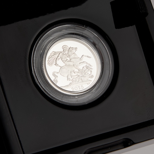 9 - A ROYAL MINT QUEEN ELIZABETH II 2022 5OZ PROOF COIN limited edition no. 1117 / 3000, with case, oute... 