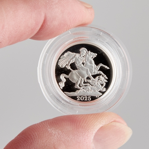 9 - A ROYAL MINT QUEEN ELIZABETH II 2022 5OZ PROOF COIN limited edition no. 1117 / 3000, with case, oute... 