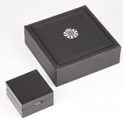 9 - A ROYAL MINT QUEEN ELIZABETH II 2022 5OZ PROOF COIN limited edition no. 1117 / 3000, with case, oute... 