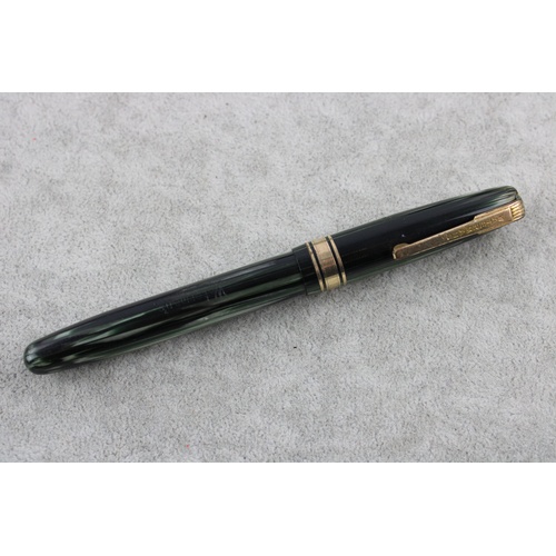 1095 - Vintage Waterman w5 green fountain pen w/ 14ct gold nib