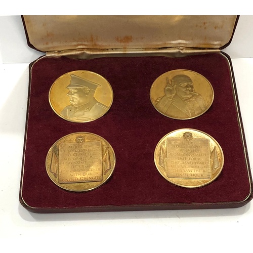 554 - Winston Churchill silver commemorative coin set marked sterling around edge by john pinchers London ... 