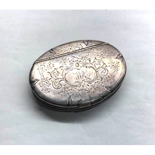 584 - Large early 19th cent continental white metal snuff box measures approx 86mm by 65mm gold gilt lined... 